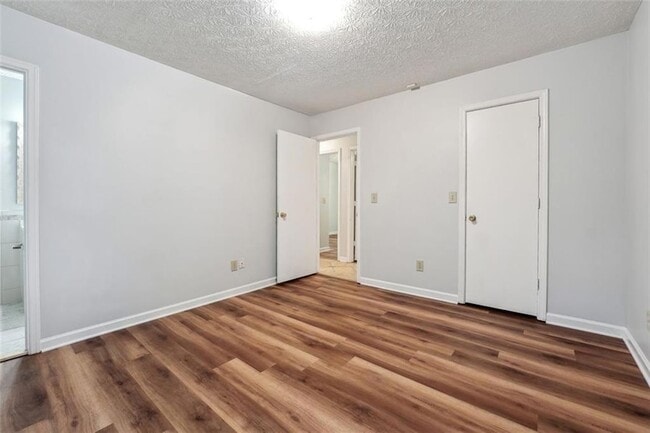 Building Photo - 3107 Del Monico Dr