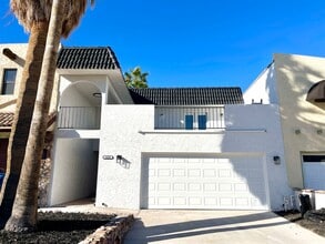 Building Photo - Gorgeous 2-Story Home with Golf Course Views and Modern Amenities!