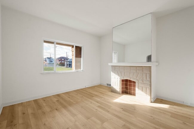 Building Photo - READY FOR MOVE IN! Don't miss this RENOVATED 4-BEDROOM located in Munhall!