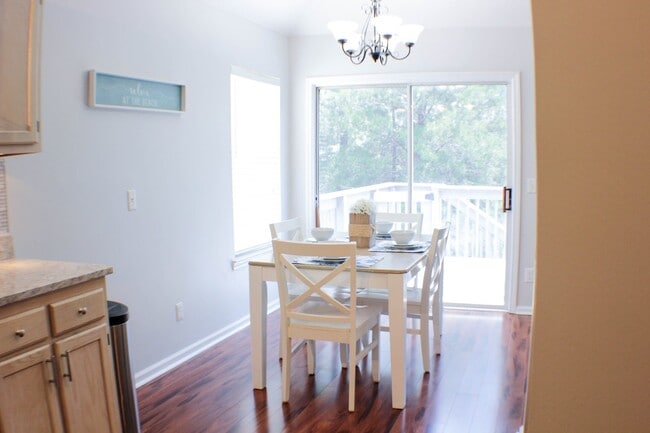 Building Photo - 7 Teakwood Dr