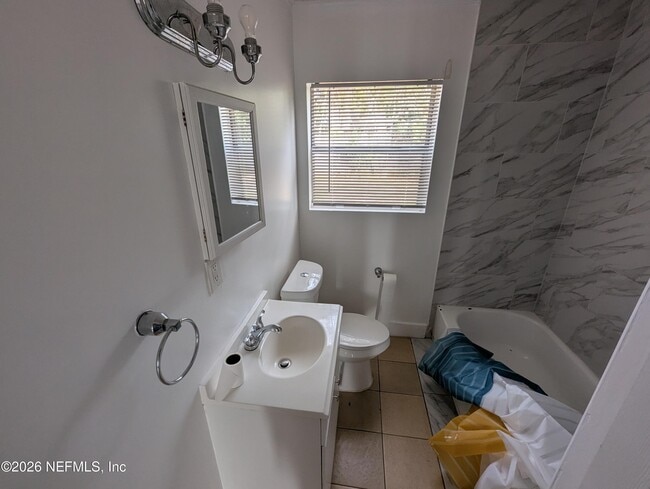 Building Photo - 3333 Myra St