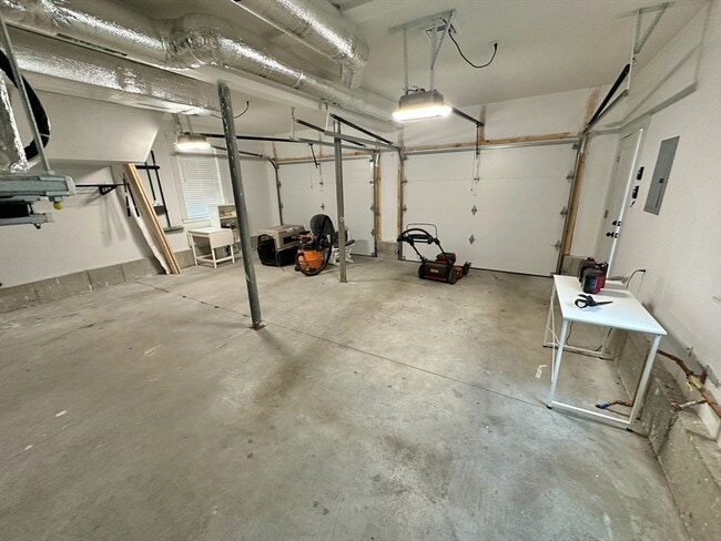 Building Photo - 135 E Central St