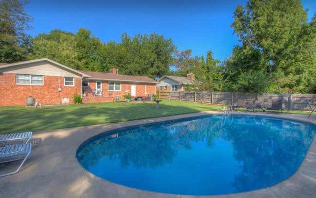 Building Photo - 3-Bed Midtown Home, Large Fenced Yard With Pool