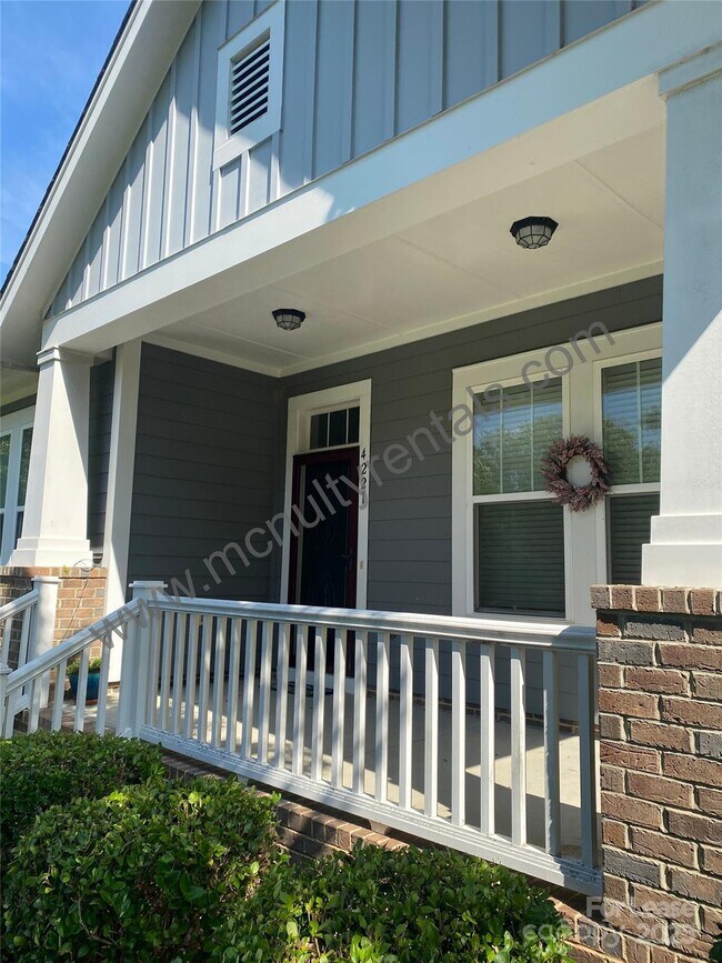 Building Photo - 4221 Courtly Ln