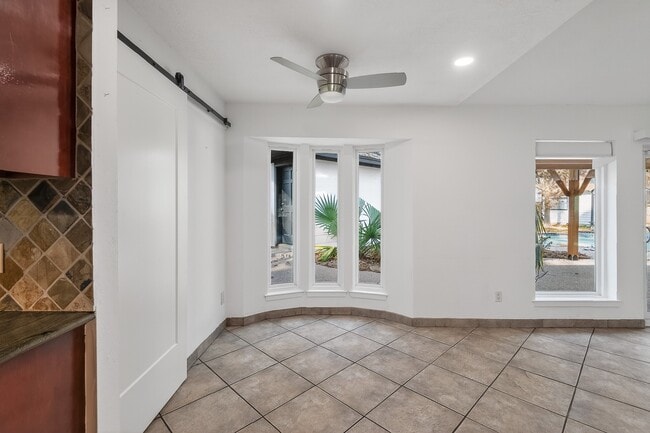 Building Photo - 127 Sagewood Dr