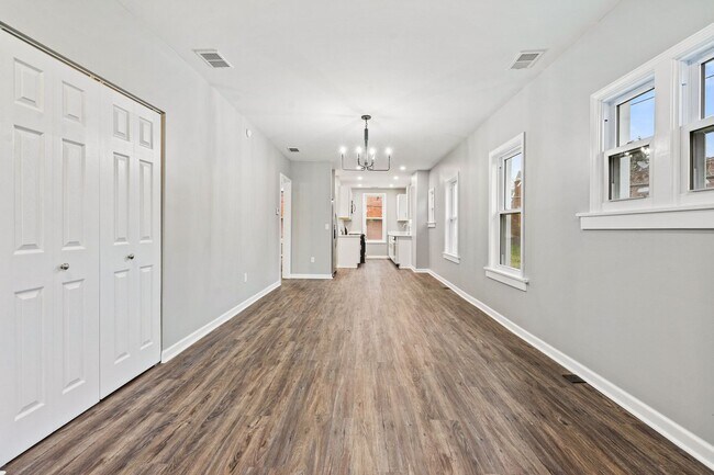 Building Photo - 301 Rochelle St