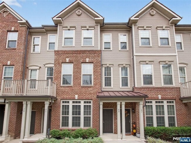 Building Photo - 69 Arnold Dr