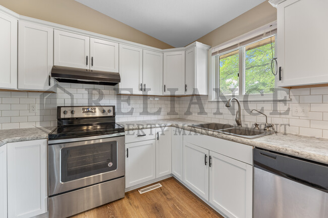 Building Photo - 117 S Lark Ln