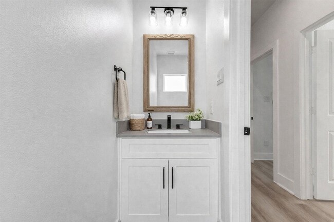 Building Photo - 5912 Mayle St