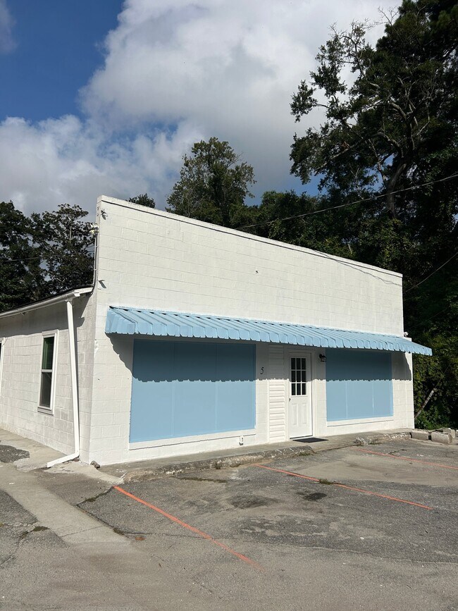 Building Photo - 55 Main St