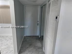 Building Photo - 3571 Inverrary Dr