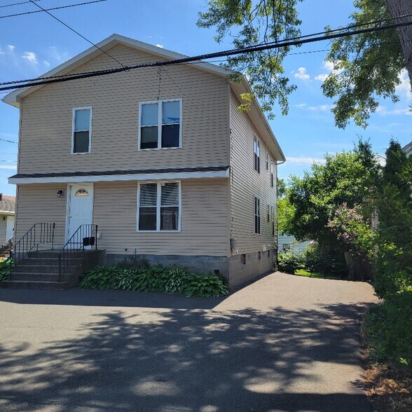 Primary Photo - 15 Winthrop St