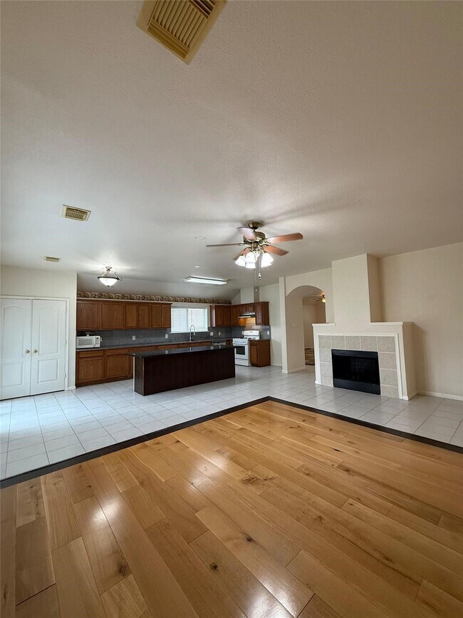 Building Photo - 2019 Bluffton Ln