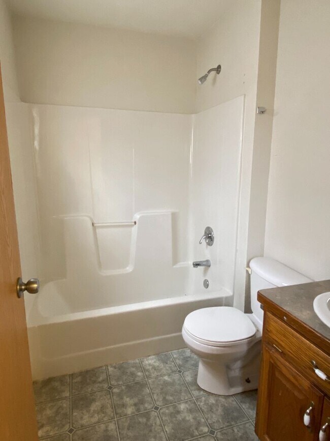 Building Photo - Nice 2BR/2BA near MSSU campus!