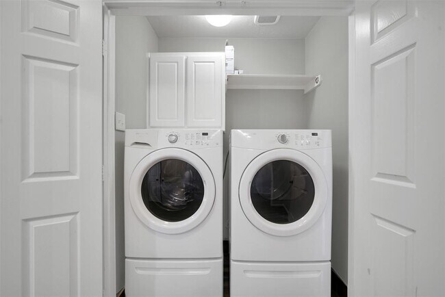 Building Photo - 38 Tivoli Garden Ct