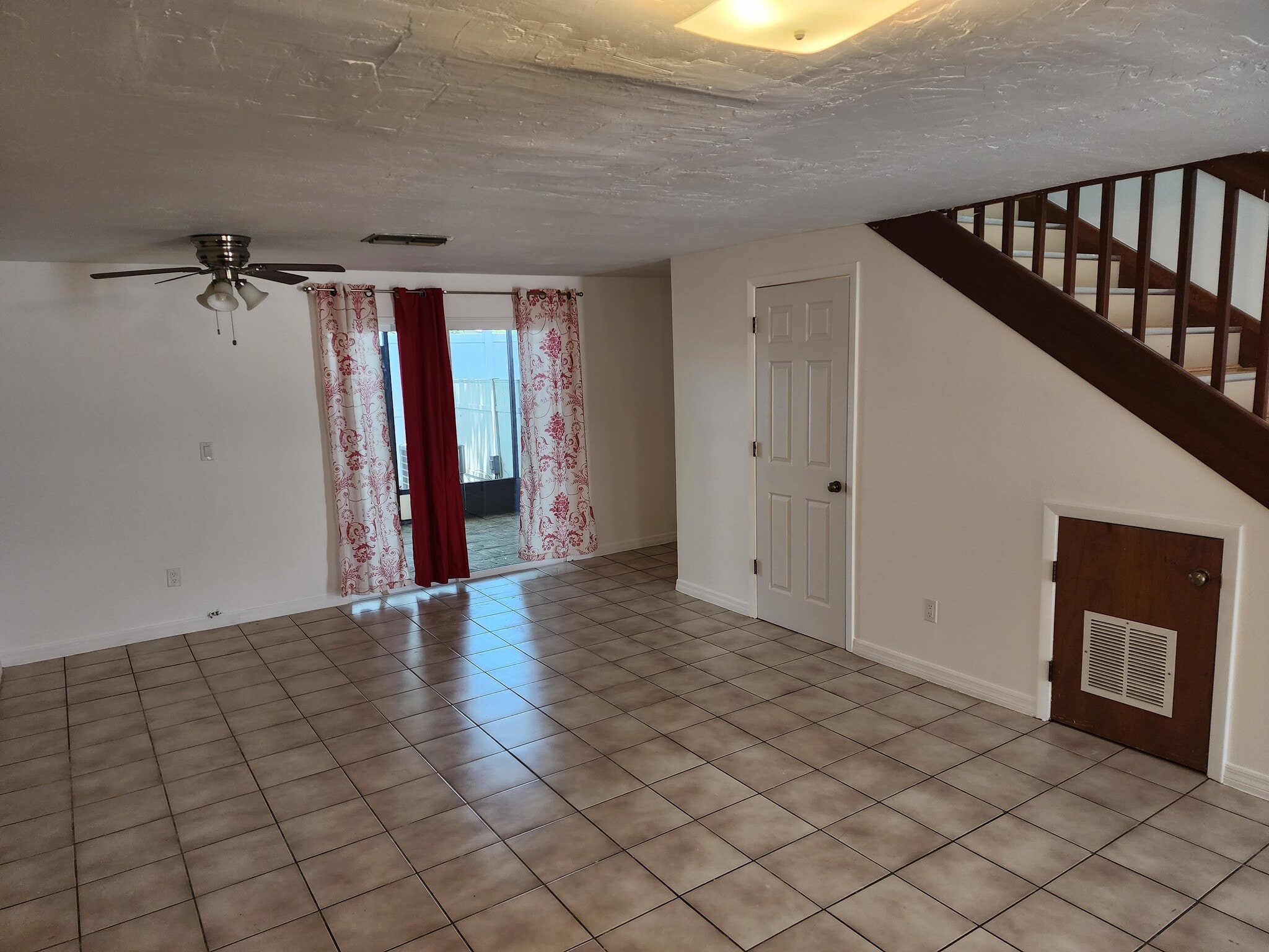 Living Room - 2751 S Pines Dr