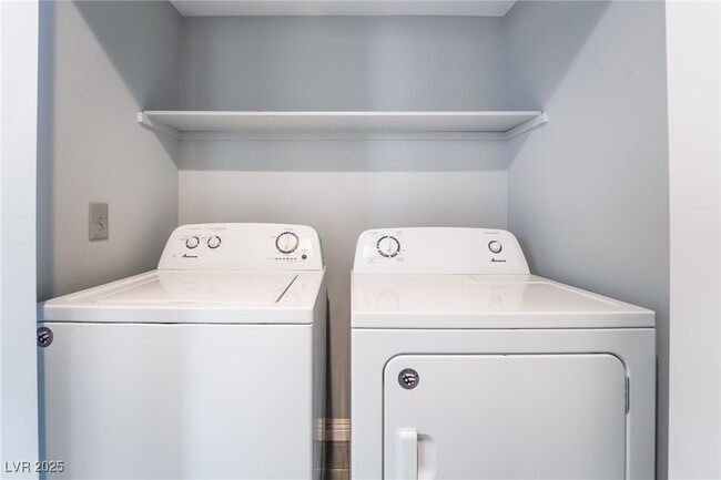 Building Photo - 7076 Gunslinger St