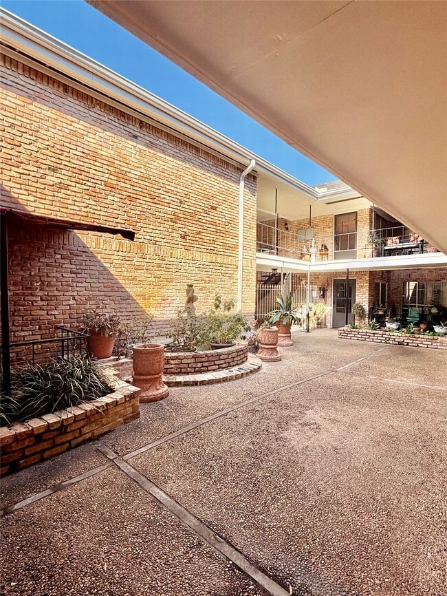 Building Photo - 2507 Montrose Blvd