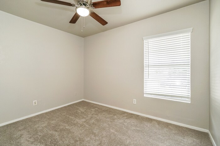 Building Photo - 1070 Hickory Trail St