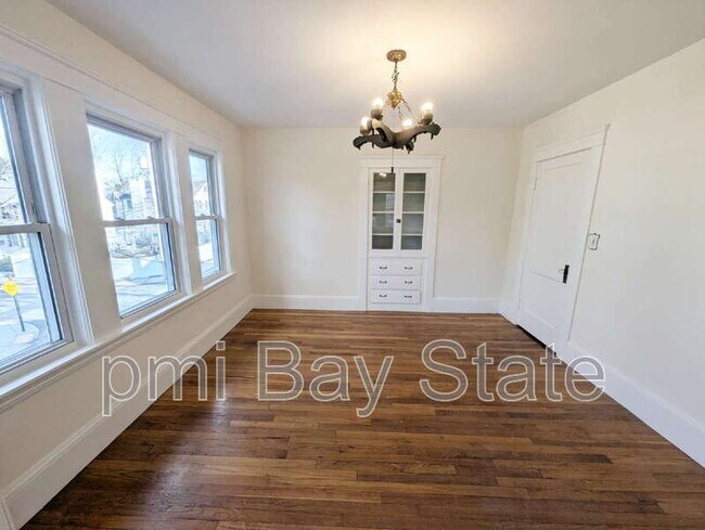 Building Photo - 37 Brainard St