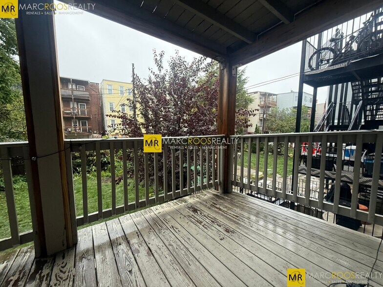 Building Photo - 331 Chelsea St