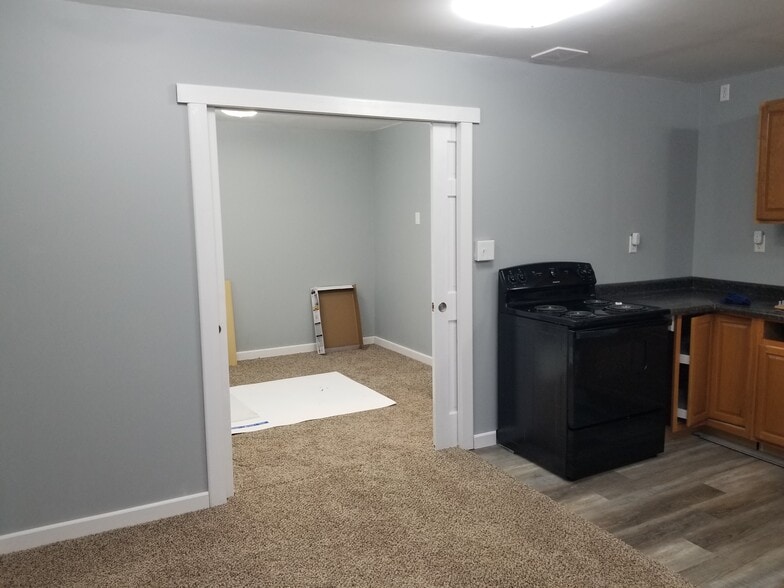 Building Photo - 807 Maple Ave