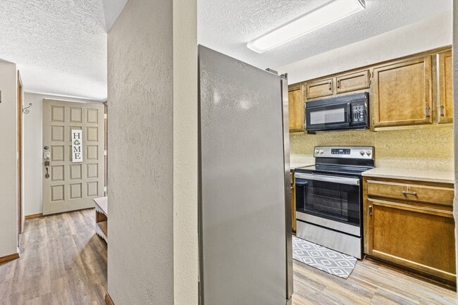 Building Photo - 214 Metz Dr