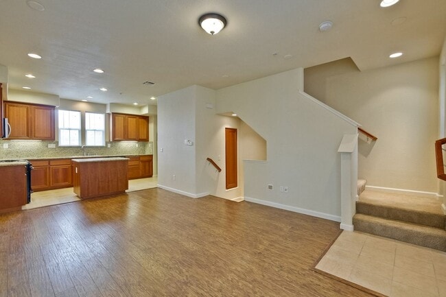 Building Photo - Sought-after Multi-level Home Near Great Mall!