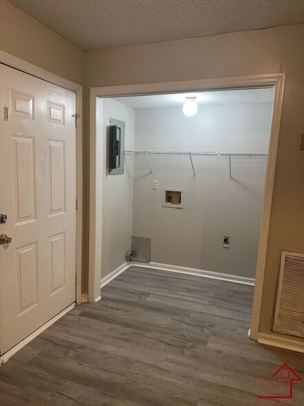 Building Photo - 181 East Ave