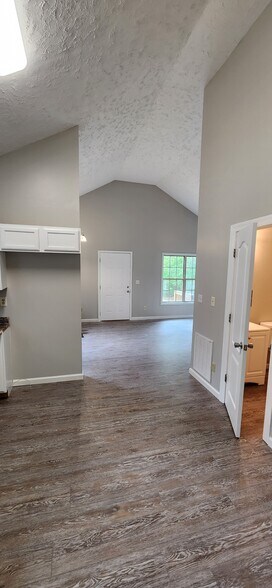 Building Photo - 103 Schmitt Ln