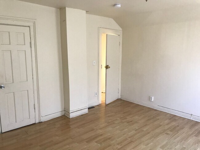 Building Photo - 4 Bedroom Single Family Home in Fairhaven