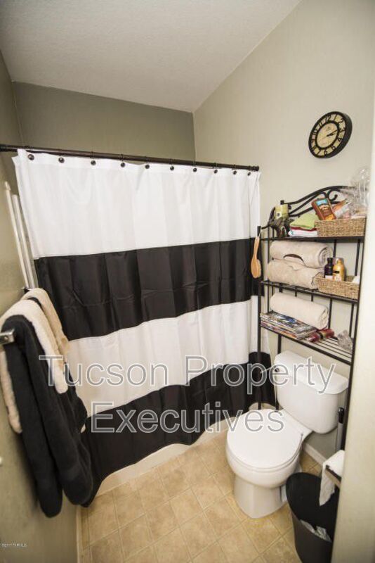 Building Photo - 12700 N Rodeo Land