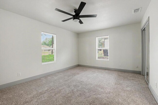 Building Photo - Beautifully Remodeled Home for Rent – Plenty of Space Inside & Out!