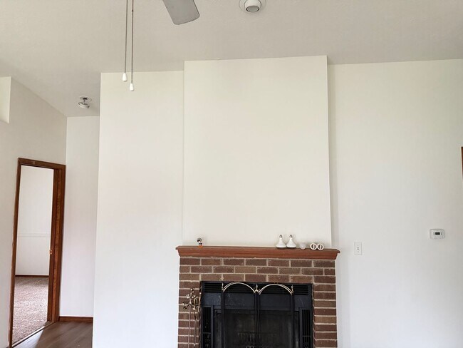 Building Photo - Recently refurbished 3 BR home in Normal