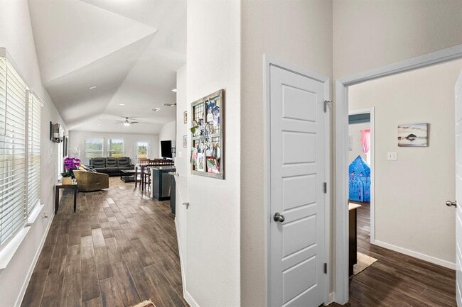 Building Photo - 205 Four Star Dr