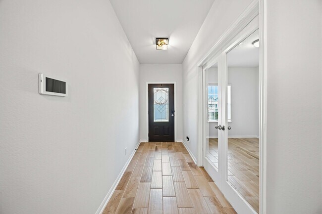 Building Photo - 2402 Mount Dana Dr