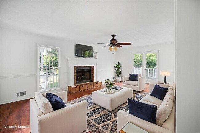 Building Photo - 328 Deerwood Dr