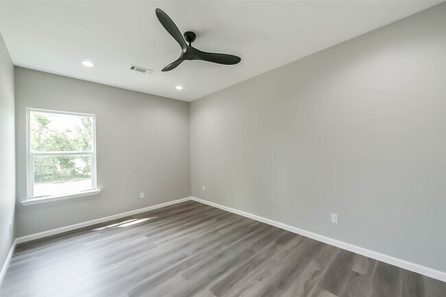 Building Photo - 3007 Bringhurst St