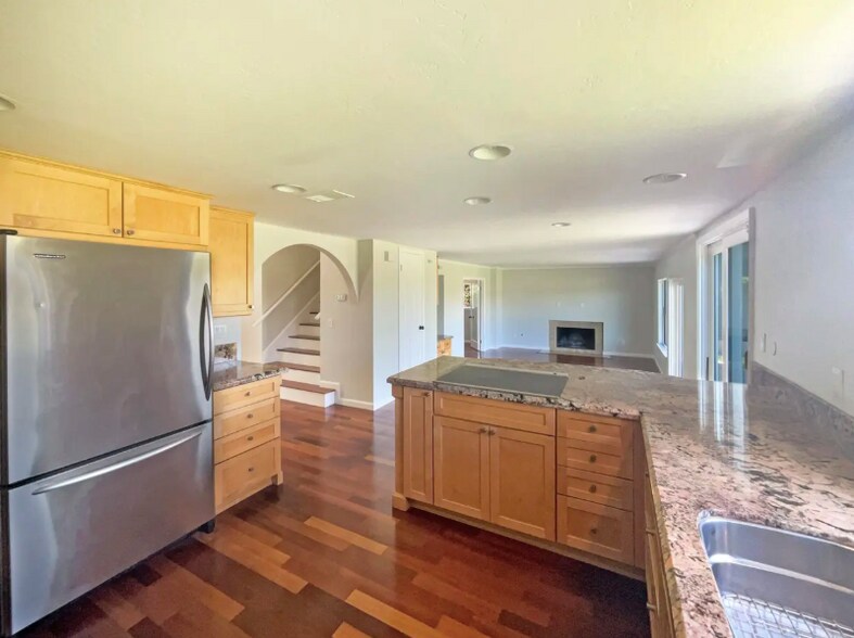 Building Photo - 2644 La Costa Ave