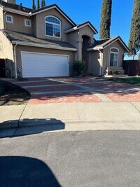 Building Photo - Spacious 4-Bedroom Home in a Quiet Tracy C...