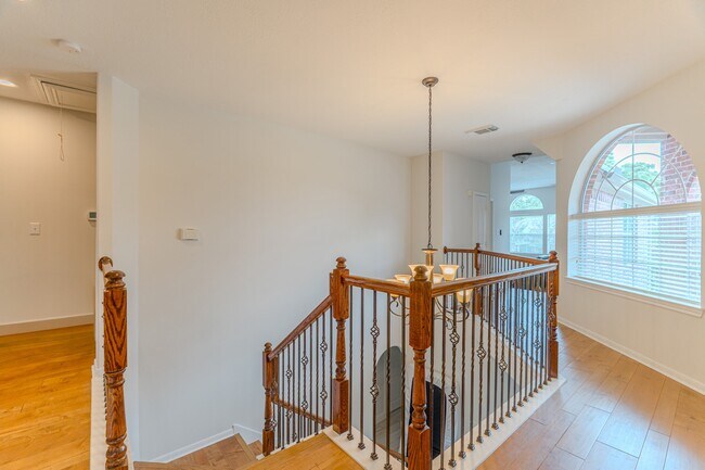 Building Photo - 7 Stickley Ct
