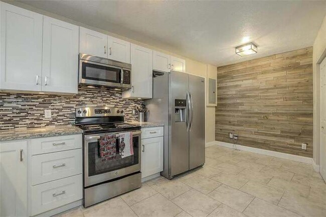 Building Photo - 5041 N Garfield Ave