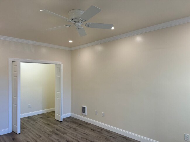 Building Photo - Newly Remodeled 3 Room Studio Apartment