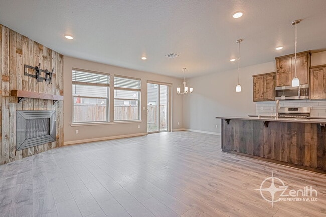 Building Photo - 12323 NE 116th Way