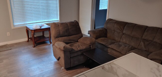 Building Photo - 11429 11th Dr NE