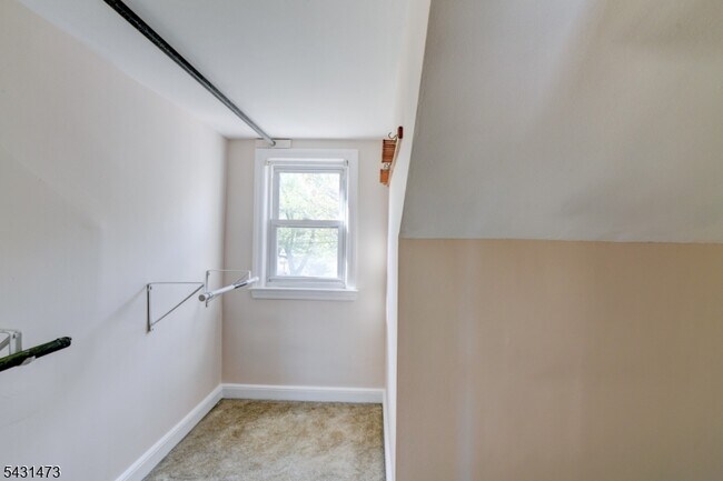 Building Photo - 72 Colonial Dr