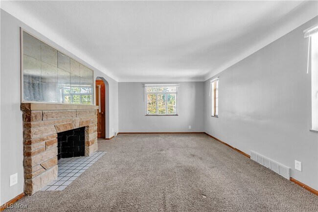 Building Photo - 19500 Lakeshore Blvd