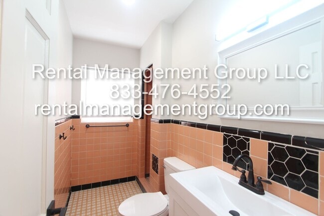 Building Photo - Large 3 Bedroom 2 Bath - New On The Market...