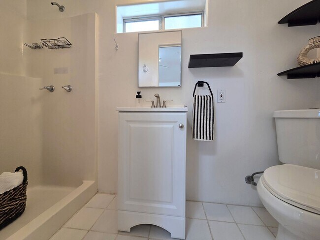 Building Photo - Beautiful Encinitas Home with Ocean Views!