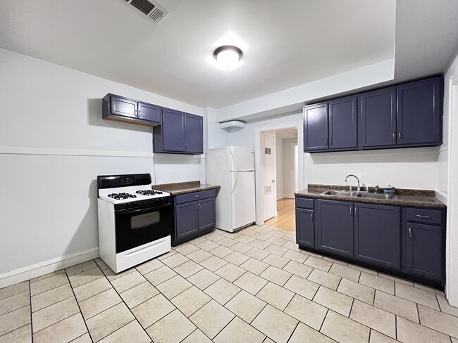 Building Photo - 6424 S Talman Ave